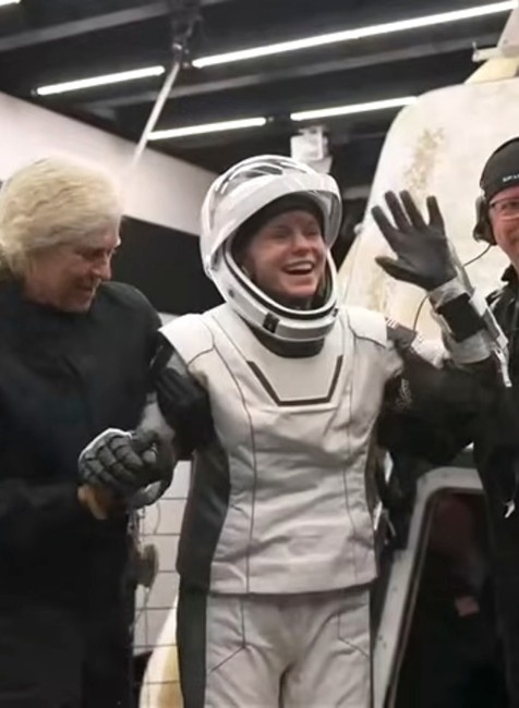 Členovia posádky misie Crew-11 (6)