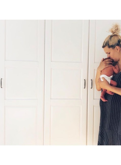 Kristína Tormová krátko po pôrode so synčekom Alankom