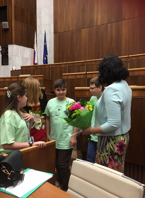 Môžu politici klamať? Na čo ste hrdí? Na Hodine otázok deti "grilujú" politikov