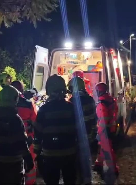 [multi] Strecha spadla na dvoch ľudí 18785