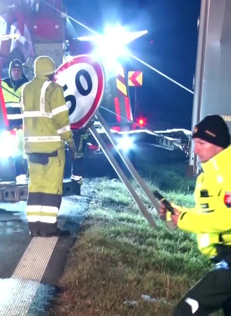 [multi] Kamiony nehoda 9489