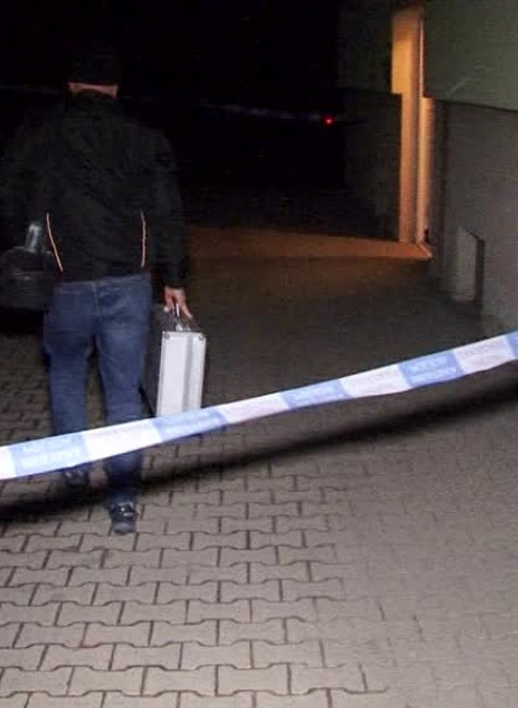 [multi] Záhadná smrť na chodbe bytovky 2440