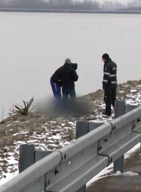 V prívodovom kanáli vodného diela objavili policajti mŕtveho muža. Pravdepodobne ide o cudzinca