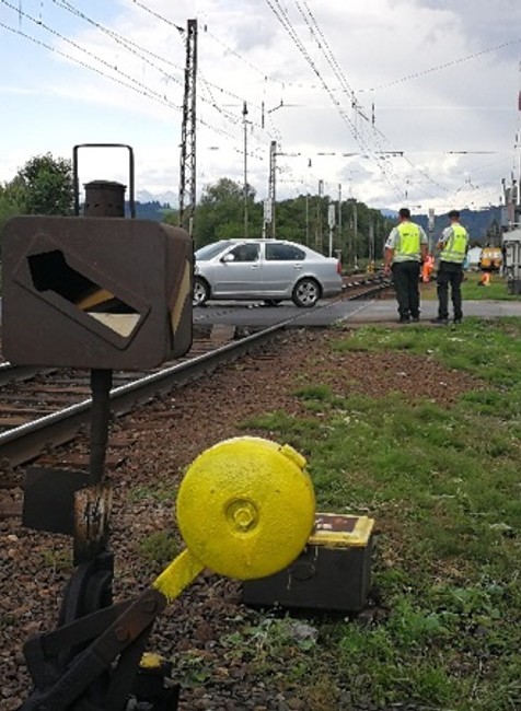 Železničná doprava je prerušená. Pri Liptovskej Teplej sa vykoľajil rušeň