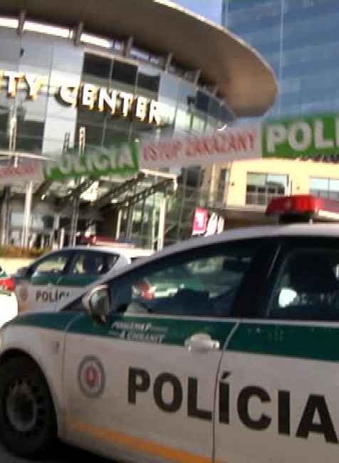 Nahlásená bomba v Poluse1048