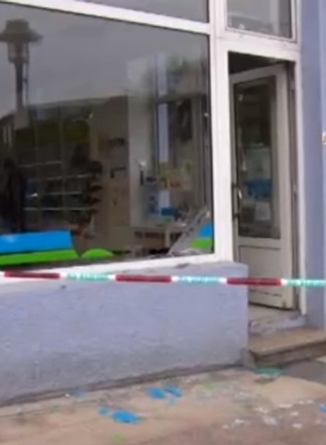 Zlodej sa vlámal do lekárne a zjedol množstvo tabletiek. Potom tam zaspal