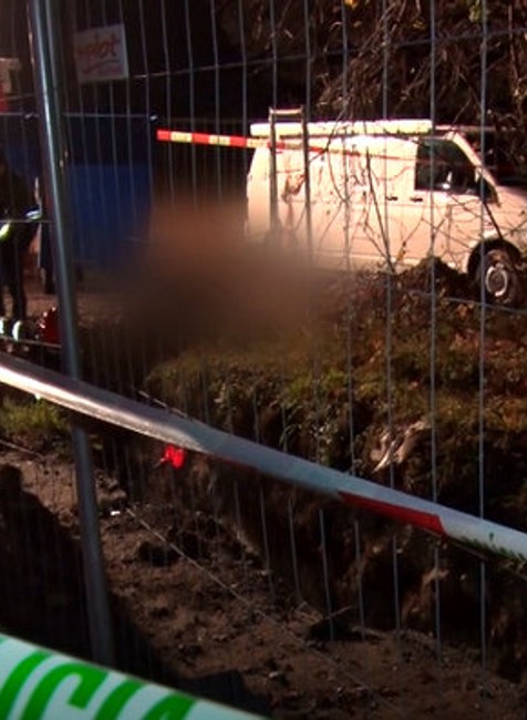 V kanalizačnom výkope našli mŕtve telo muža. Bola pri ňom bonboniéra