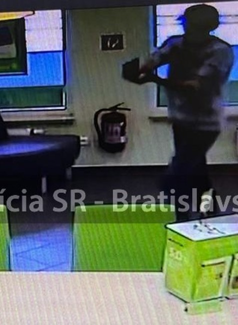 Polícia pátra po páchateľoch lúpežného prepadnutia banky