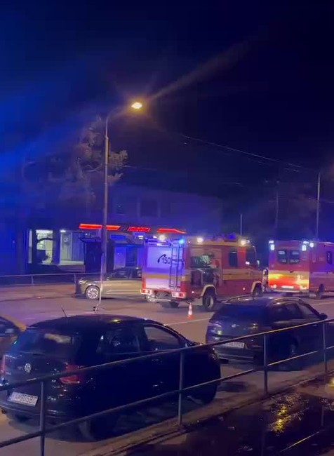 [multi] Hasiči zasahujú na kramároch 3535