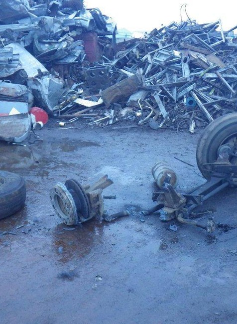 Pracovníka takmer zabila prasknutá pneumatika. Tlak ho odhodil na zem