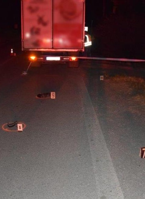 Dôchodcu na ceste si v tme nevšimol 60-ročný vodič. Zrážku neprežil