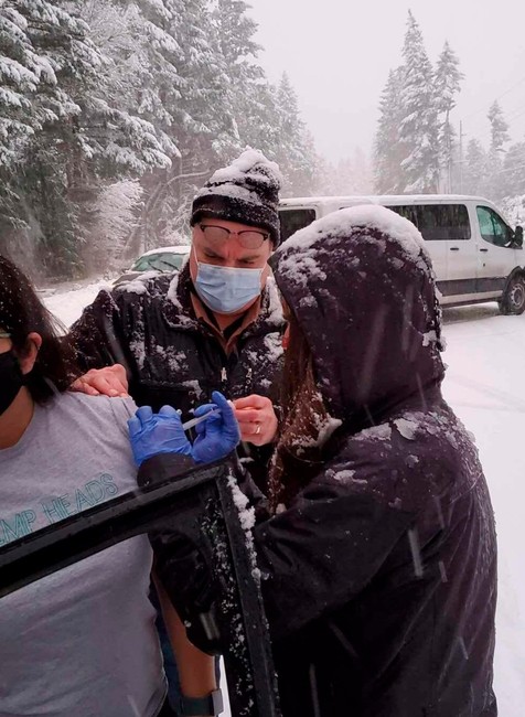 Vakcinačný tím zaočkoval náhodných vodičov.