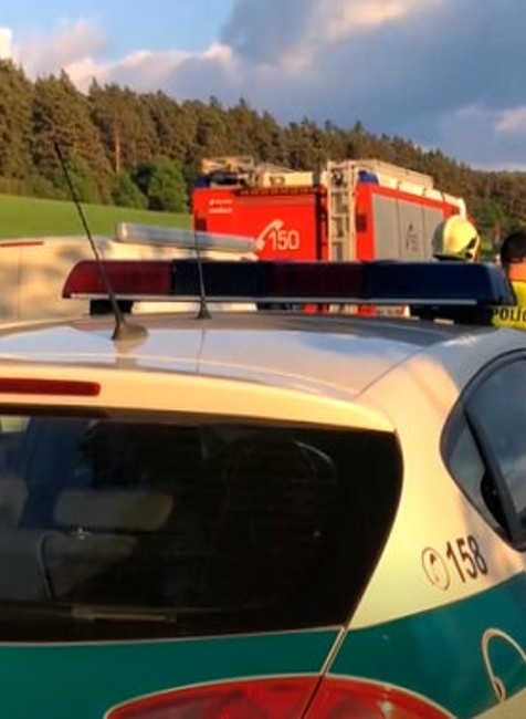 Jazda na oslavy dňa detí sa skončila nehodou. Motorkára po náraze vymrštilo