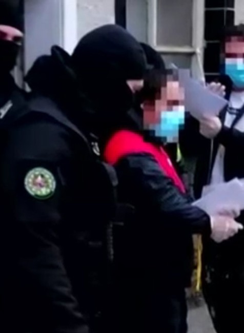 Dvojica predávala len 15-ročné dievča na sex.