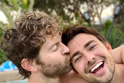 Jonathan Bennett so snúbencom Jaymesom Vaughanom