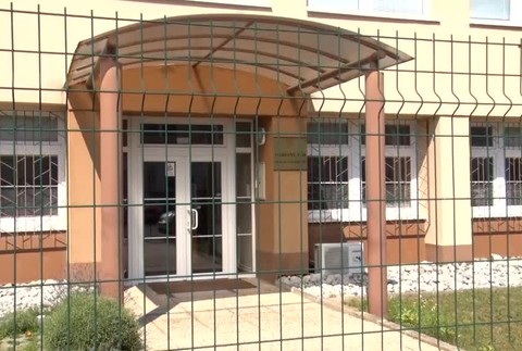 Tri malé deti zahynuli pri požiari, keď ich matka na chvíľu nestrážila. Súd rozhodol o jej treste