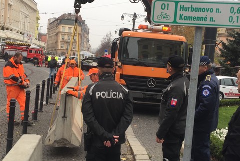 Betónové bariéry v Bratislave 4