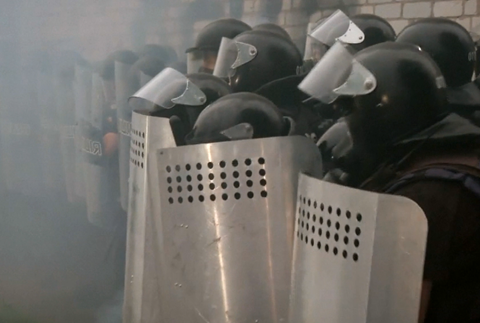 Stovky ľudí vyšli na protest do ulíc po zastrelení 5-ročného chlapca opitými policajtmi na Ukrajine