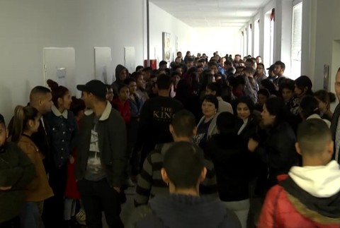 Všetci prepadli, školu zrušia.