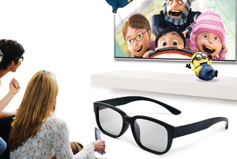 Pre ľudí s dioptrickými okuliarmi ponúka LG možnosť tzv. clip, ktorý si nasadí divák na svoje okuliare