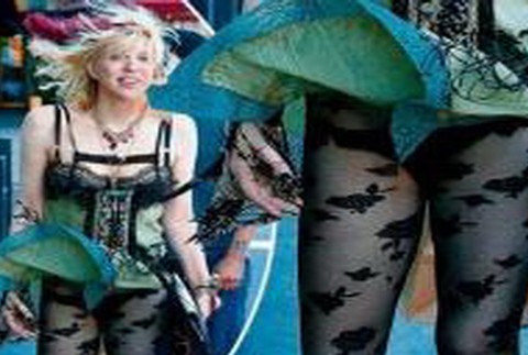 Courtney Love ukazala nohavicky