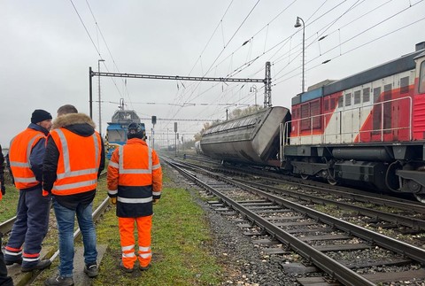 vykoľajený vlak (3)