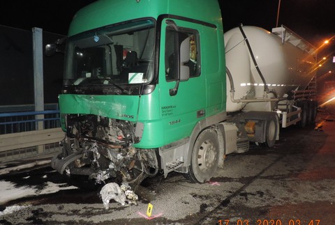 Vodič uhorel v aute