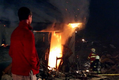 Ľubietová požiar hasiči oheň horela dielňa3