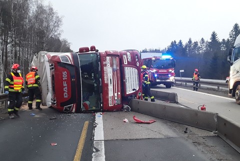 Hrozivá nehoda kamiónov.