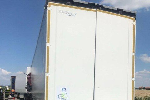 Nehoda troch kamiónov