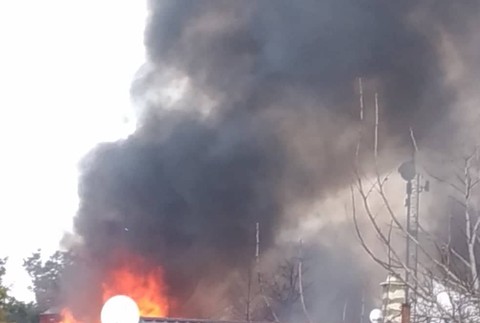 V Devínskej Novej Vsi horí rodinný dom