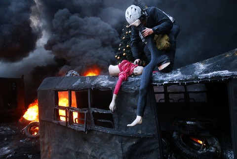 Ukrajina bojisko protesty Kyjev 23.1. 2