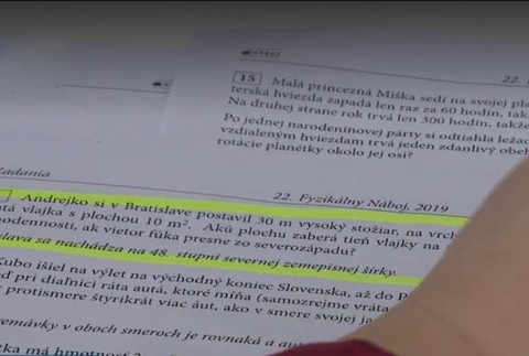 FOTO: Andrej Danko sa dostal do príkladov z fyziky. Študenti riešili aj jeho stožiar