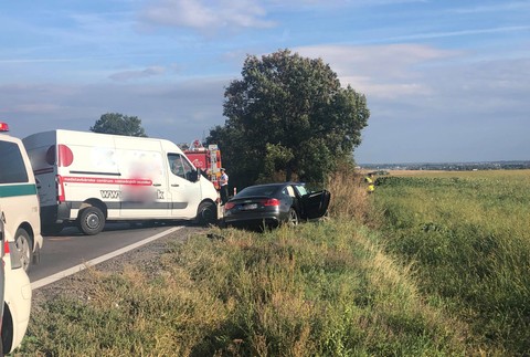 Zrážka áut si vyžiadala vážne zranených. Premávka pri Senci zostala ochromená