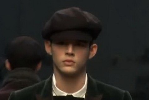 supermodel tom nicon, tvar upraveny