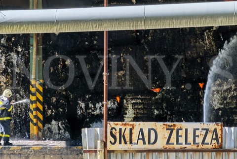 Požiar zachvátil sklad papiera