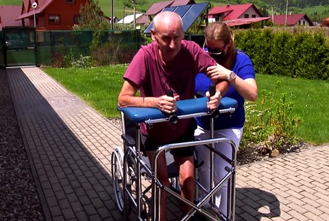 [multi] Futbalový tréner ťažký Covid 71