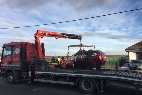 Tragické ráno v Cíferi. Pre nehodu zostala cesta uzavretá