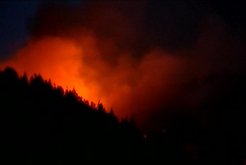 [multi] Dovolenkový raj sužuje lesný požiar. Okolité obce už evakuovali 544