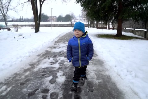 Malý bojovník vyhráva nad unikátnou chorobou. Liečba ale stojí takmer milión eur ročne