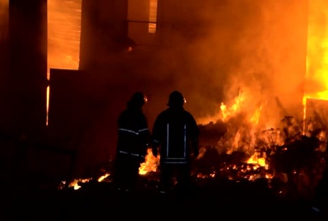 [multi] poziar den druhy 2528