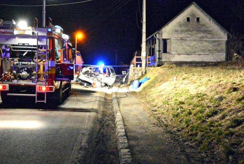 Hnúšťa - pri nehode sa zabili traja kamaráti 4