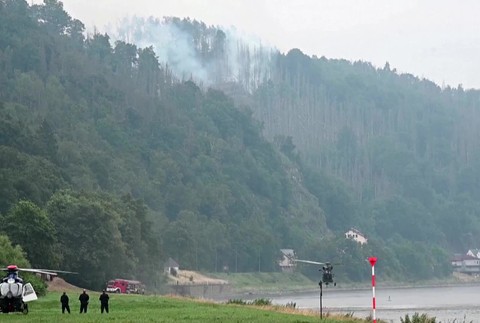 [multi] poziar ceske svajciarsko. 2708