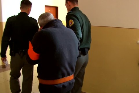 Okrem surových bitiek ju polieval benzínom. Súd bol k mužovi zhovievavý