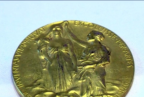 Slovensko sa dočkalo Nobelovej ceny. Priniesol ju fyzik, ktorý mení pohľad na základné fyzikálne jednotky