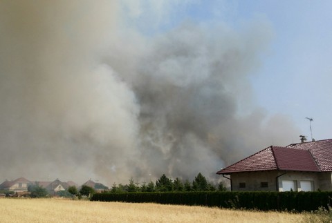 Požiar v obci Červeník horelo pole 2