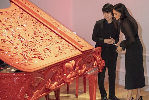 Meghan na vernisáži