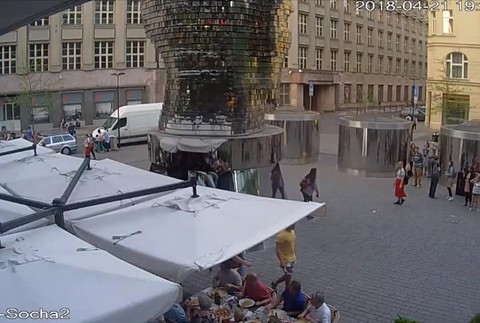 Cudzinci napadli čašníka3884