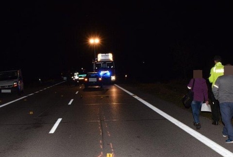 Dvojnásobná zrážka muža. Na mieste zomrel