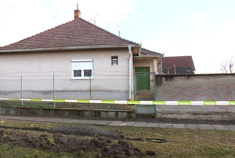 Vošiel do domu a mačetou mal brutálne napadnúť dve ženy. Polícia na výsluch predviedla niekoľko osôb